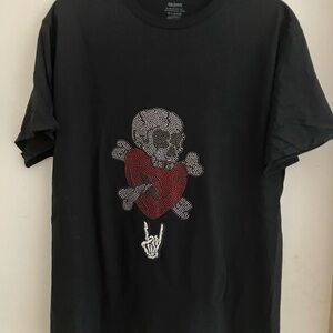 Men’s Gildan short sleeve skull designed T shirt.  NWOT.  Never worn